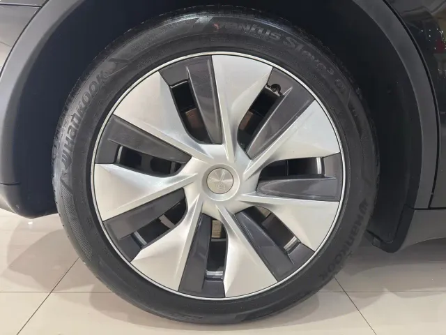 Tesla Model Y — Фото автомобиля 15