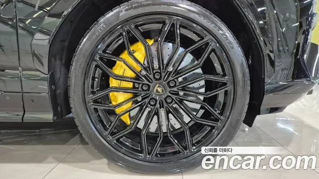 Lamborghini Urus — Фото автомобиля 4