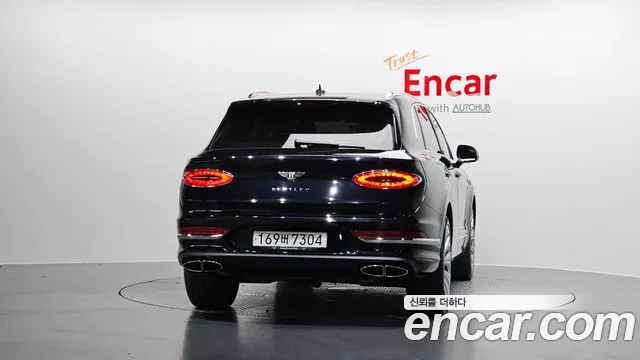 Bentley Bentayga Bentayga 4.0 V8 Azure — Фото автомобиля 4