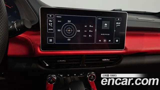 Lotus Emira — Фото автомобиля 12