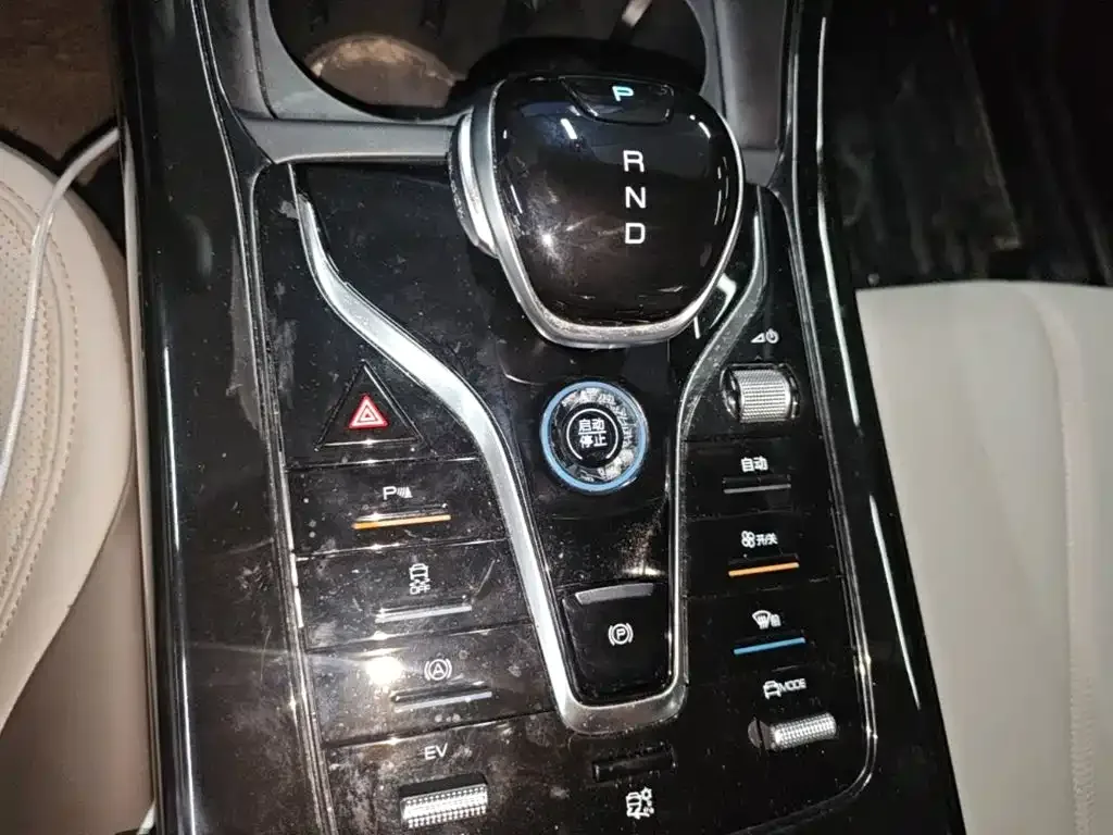 BYD Qin PLUS 2023 Champion Edition DM-i 55KM Leading — Фото автомобиля 9