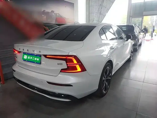 Volvo S60 — Фото автомобиля 6