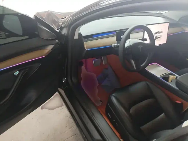 Tesla Model 3 — Фото автомобиля 15