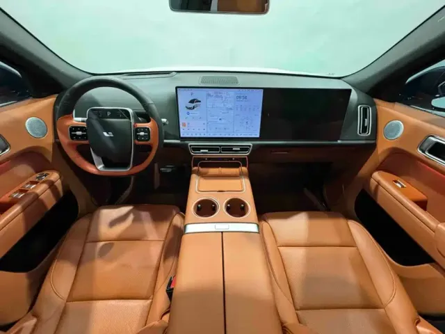 Li Auto L7 — Фото автомобиля 7