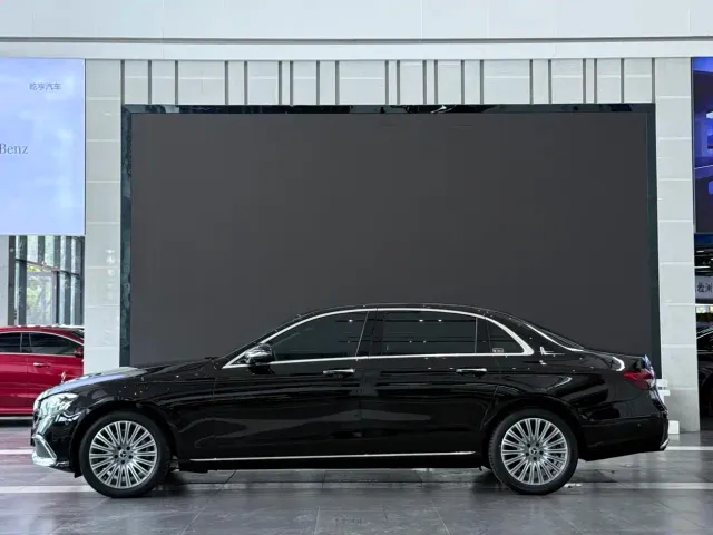 Mercedes-Benz E-Class — Фото автомобиля 3