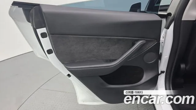 Tesla Model Y — Фото автомобиля 14
