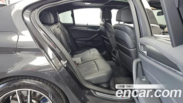 BMW 5 Series G30 — Фото автомобиля 12