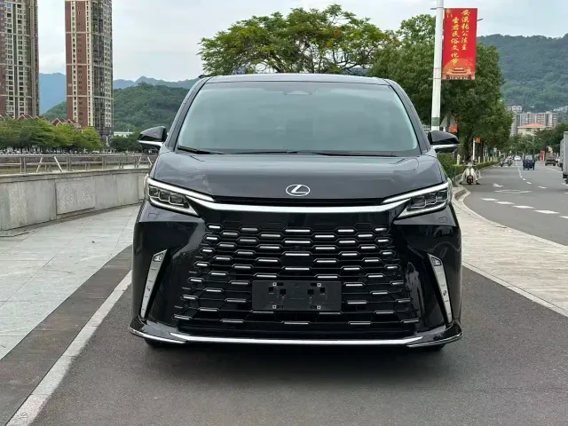 Lexus LM — Фото автомобиля 2