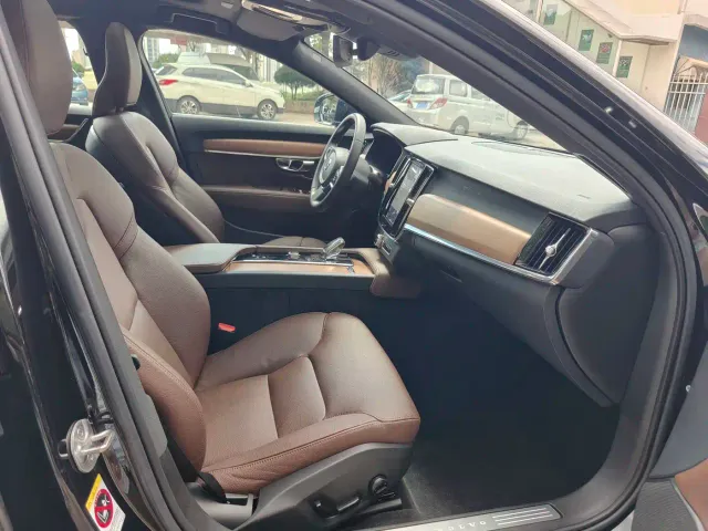 Volvo S90 — Фото автомобиля 15