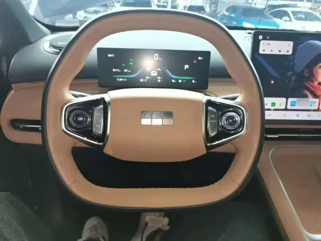 Geely Galaxy Starship 7 EM-i — Фото автомобиля 10