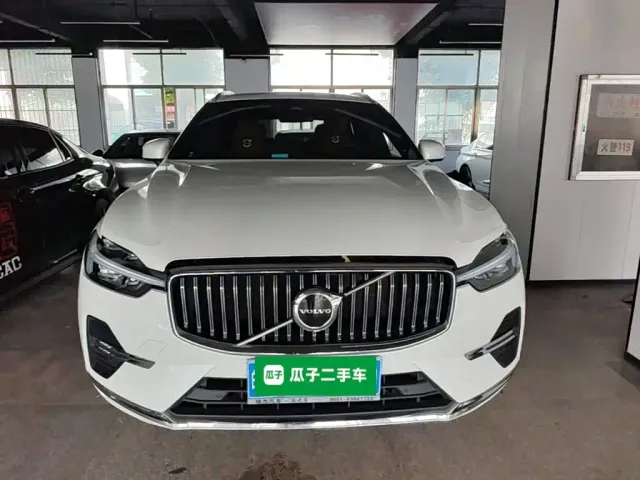 Volvo XC60 — Фото автомобиля 2