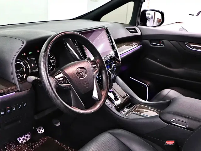Toyota Vellfire — Фото автомобиля 10