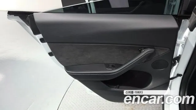 Tesla Model Y — Фото автомобиля 14