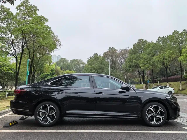 Volkswagen Passat — Фото автомобиля 9
