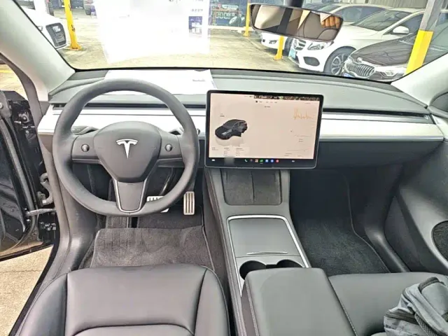 Tesla Model Y — Фото автомобиля 9