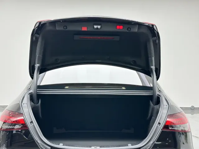 Mercedes-Benz E-Class — Фото автомобиля 30