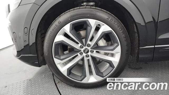 Audi Q8 55 TFSI quattro Premium — Фото автомобиля 5