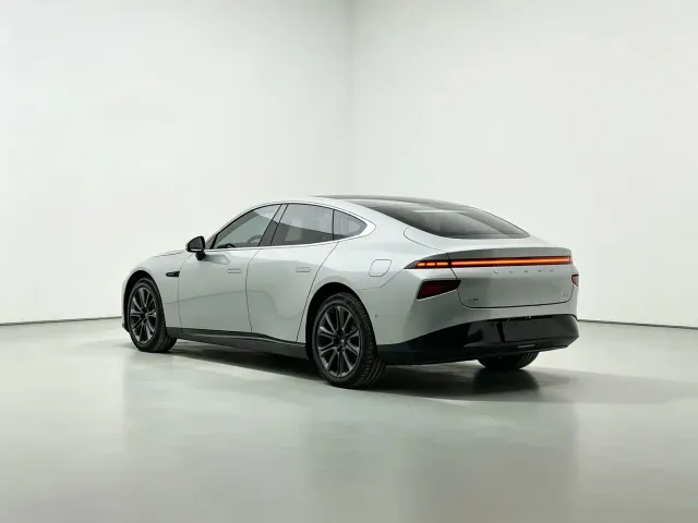 Xpeng P7 — Фото автомобиля 8