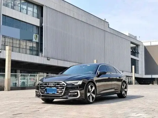 Фотография автомобиля — Audi A6L