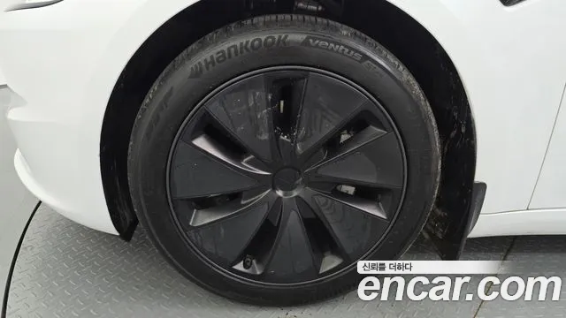 Tesla Model 3 — Фото автомобиля 3