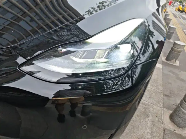 Tesla Model Y — Фото автомобиля 23