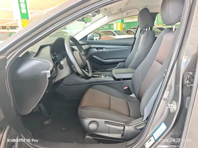 Mazda Axela — Фото автомобиля 3
