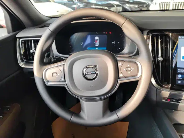 Volvo S60 — Фото автомобиля 15