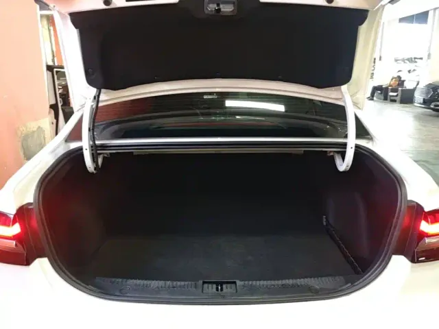 Roewe i6 MAX EV — Фото автомобиля 18