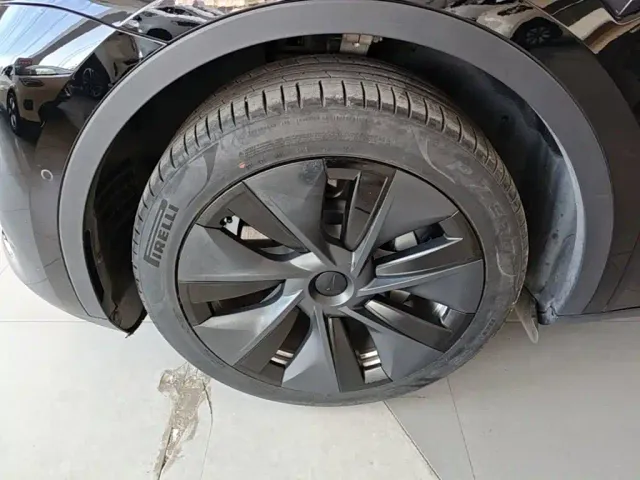 Tesla Model Y — Фото автомобиля 22