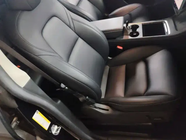Tesla Model Y — Фото автомобиля 24