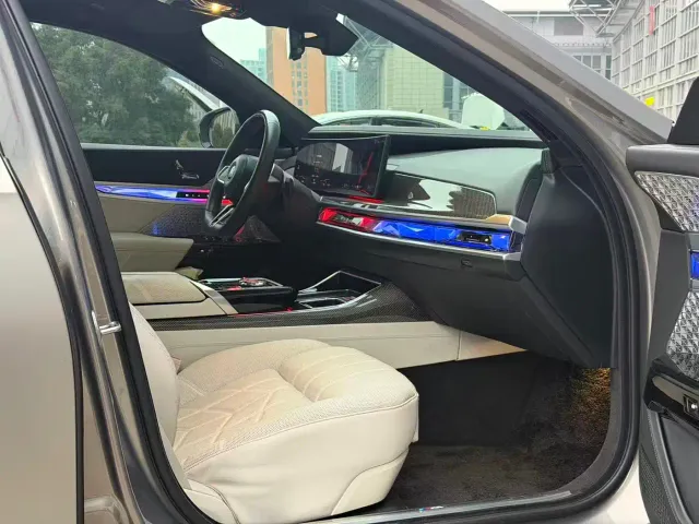 BMW i7 — Фото автомобиля 20