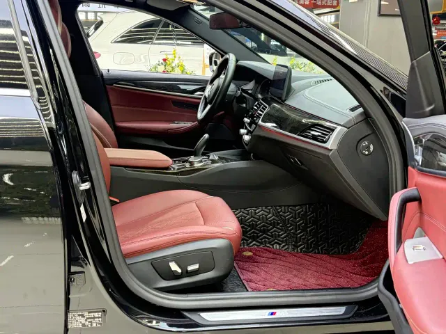 BMW 5 Series — Фото автомобиля 17