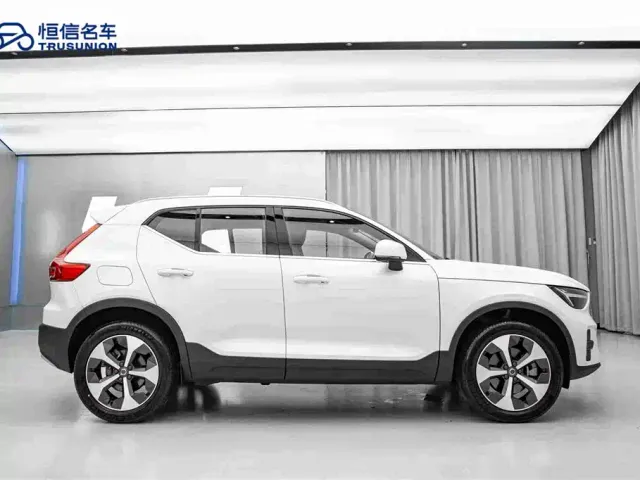 Volvo XC40 — Фото автомобиля 4