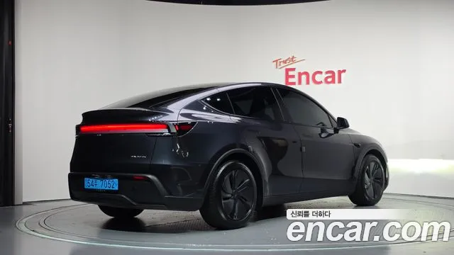Tesla Model Y — Фото автомобиля 2
