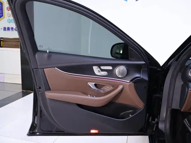 Mercedes-Benz E-Class — Фото автомобиля 18