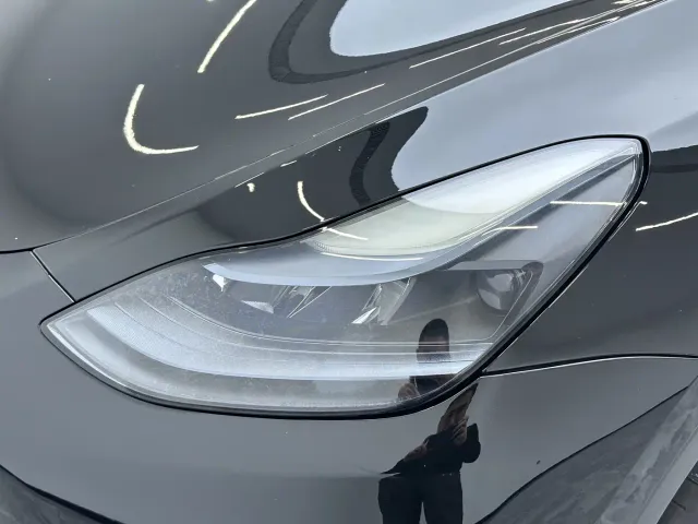 Tesla Model Y — Фото автомобиля 12