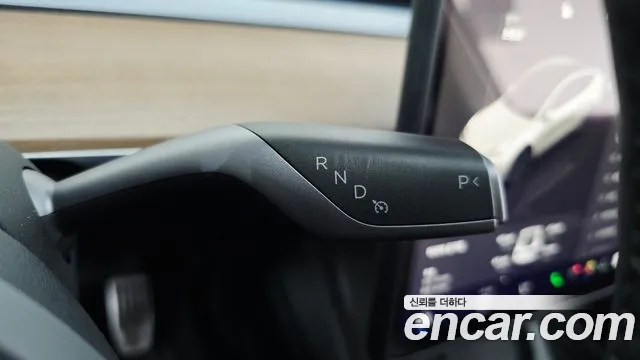 Tesla Model Y — Фото автомобиля 9