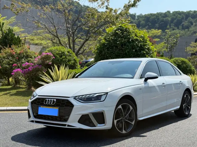 Фотография автомобиля — Audi A4L