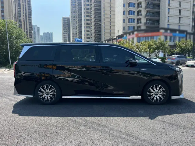 GAC Trumpchi E9 — Фото автомобиля 8