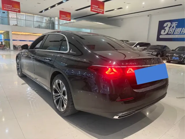 Mercedes-Benz E-Class — Фото автомобиля 3