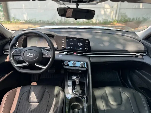 Hyundai Elantra — Фото автомобиля 11
