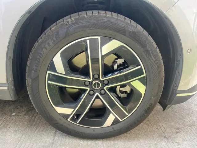 Volvo XC70 Plug-in Hybrid — Фото автомобиля 9