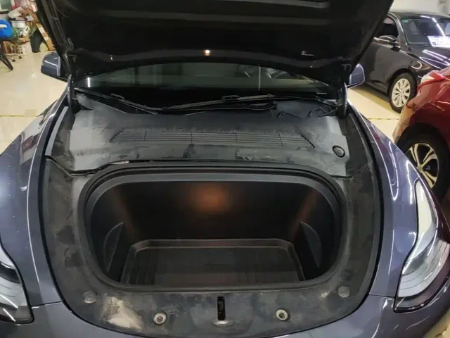 Tesla Model Y — Фото автомобиля 19