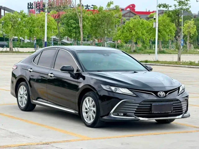 Toyota Camry — Фото автомобиля 2