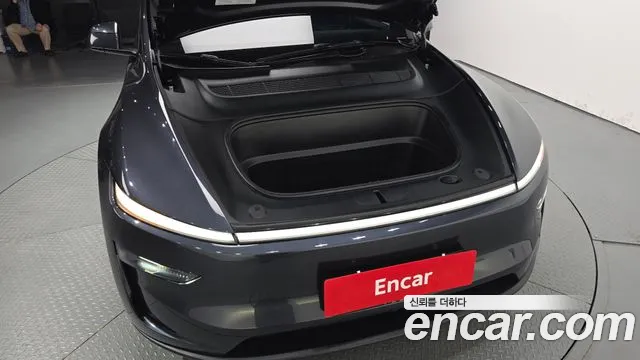 Tesla Model Y — Фото автомобиля 9