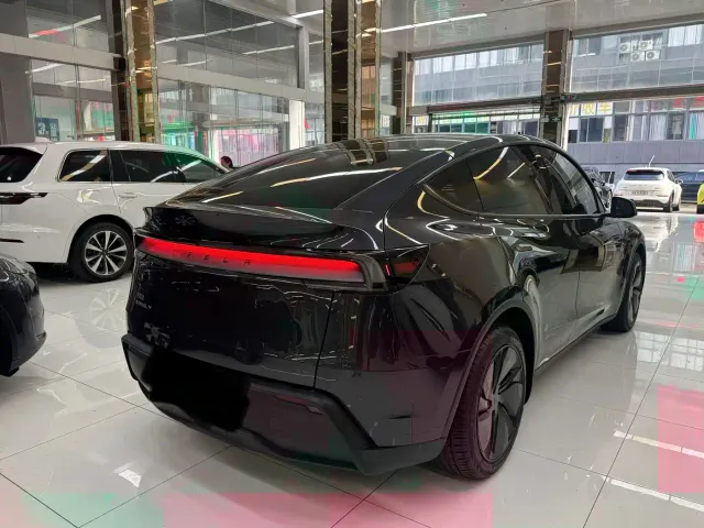 Tesla Model Y — Фото автомобиля 9