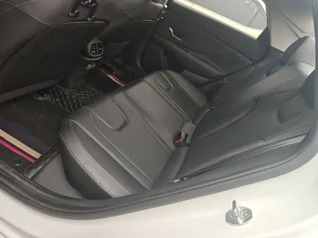 Hyundai Elantra — Фото автомобиля 16
