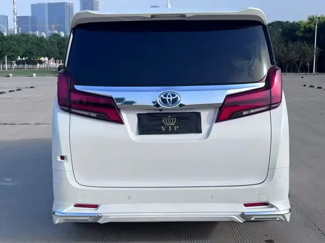 Toyota Alphard — Фото автомобиля 9