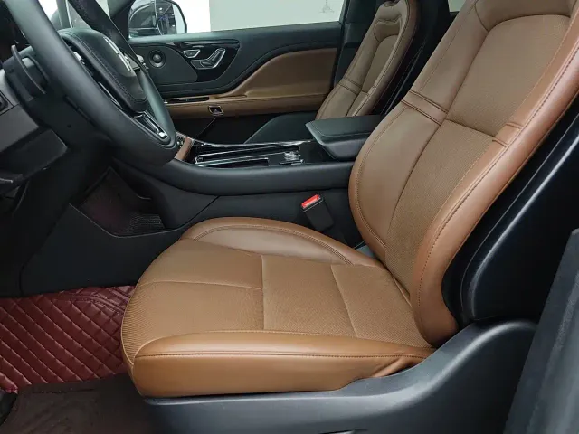 Lincoln Aviator — Фото автомобиля 10