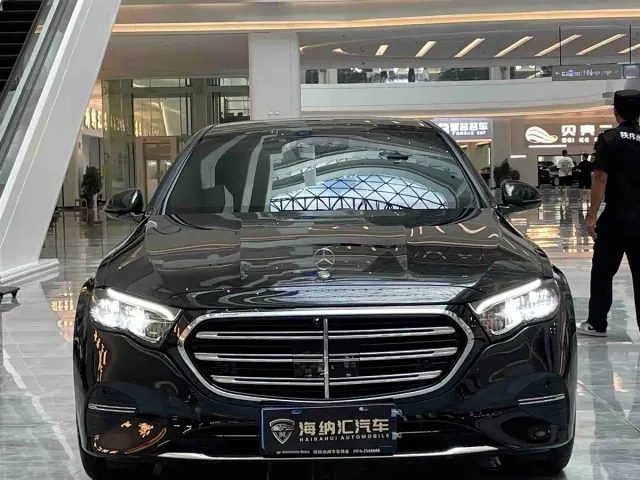 Mercedes-Benz E-Class — Фото автомобиля 2